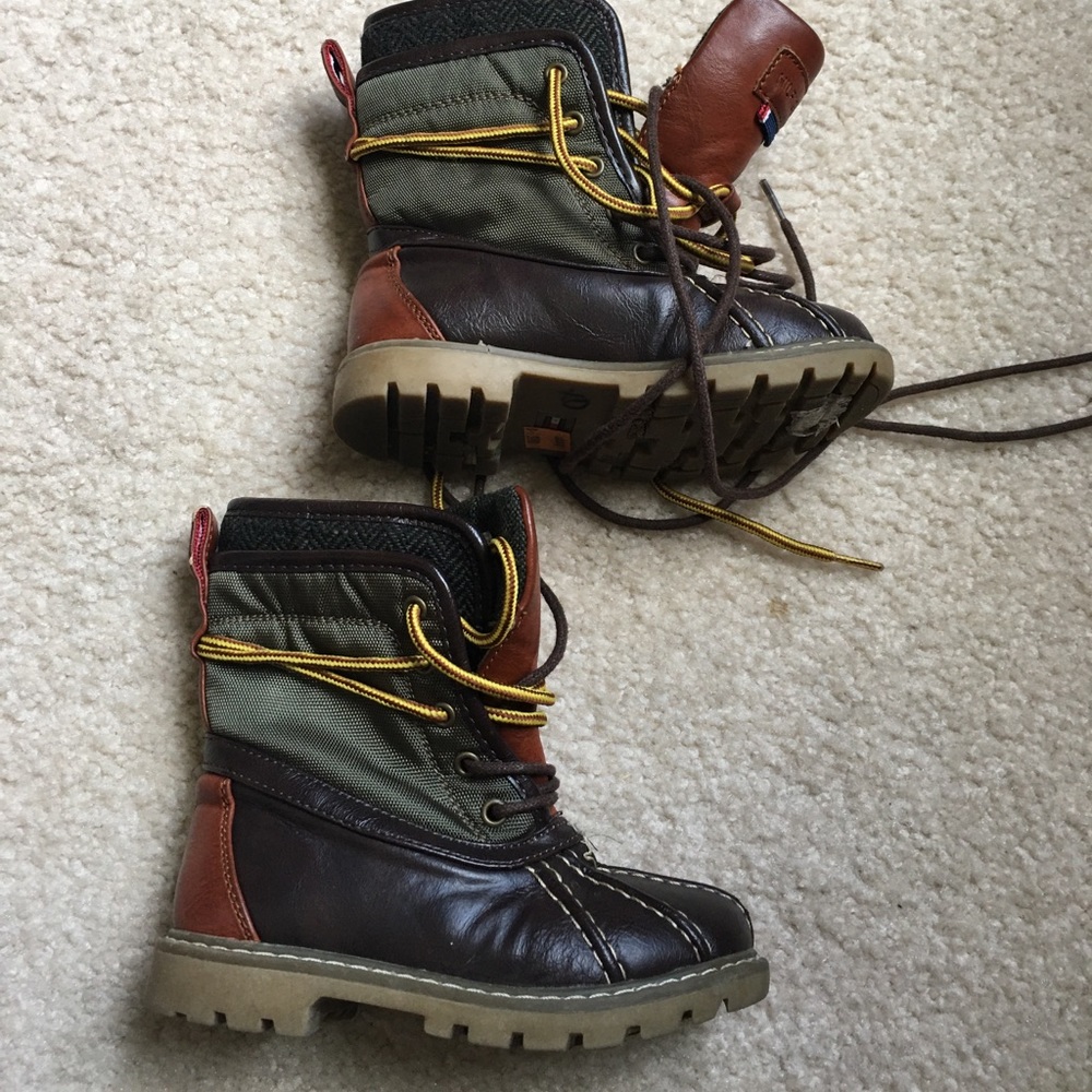 ☘️Tommy Hilfiger toddler boots cute!!☘️